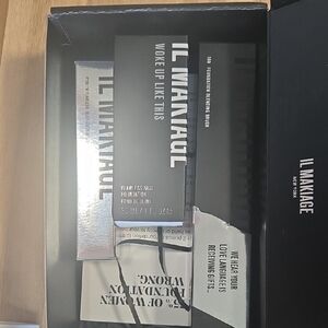 IL MAKIAGE Makeup Collection in Black and White